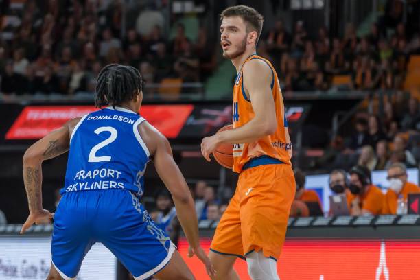 子足球队久 子足球队久